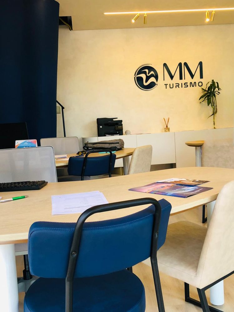Espaço de atendimento da MM Turismo
